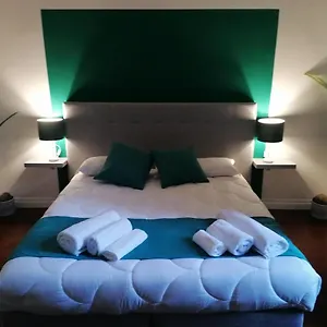 Shine House *** Rzym